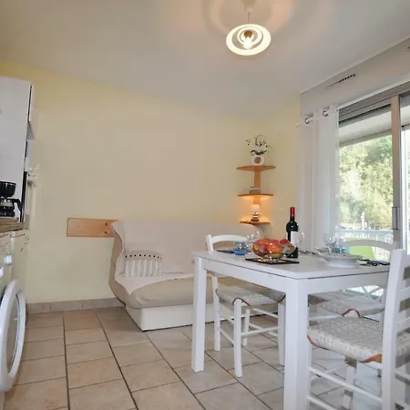 Amazing In Les Ormeaux With 1 Bedrooms Apartamento Savignac-les-Ormeaux